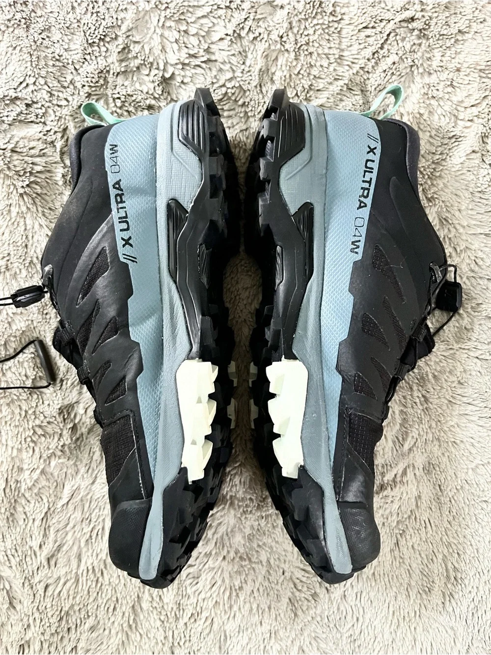 Salomon Woman’s X Ultra GTX Hiking Sneakers
